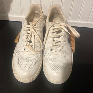 Women’s Veja sneakers.  Excellent condition.  Size 40